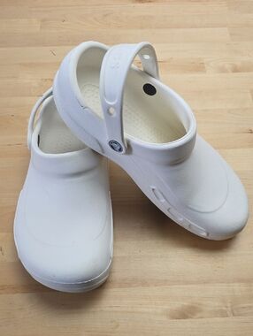 Crocs Classic White Clogs M7 W9